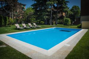 Piscine de l'établissement Corvetto Residence Porto Di Mare ou située à proximité