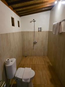 Ванная комната в Bali Rahayu Homestay +48 фотографий