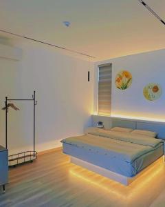Yunqi Canghai Yunyin Secret Realm Jianbai Art Designer Travel and Vacation Beautiful Homestay Erhai Store的休息区