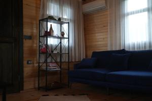 Posezení v ubytování Lake Wood House