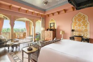 Raffles Jaipur客房内的一张或多张床位