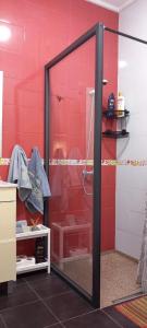 Bilik mandi di Red Apartamento