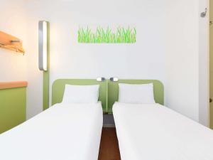 Ein Bett oder Betten in einem Zimmer der Unterkunft Ibis Budget Bilbao Arrigorriaga