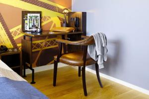 a bedroom with a desk with a chair and a computer at Scandic Vulkan in Oslo
