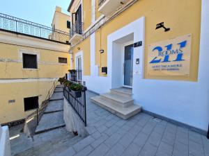 a building with a sign that reads rooms with the market at Al 211 Rooms in Pizzo +153 photos