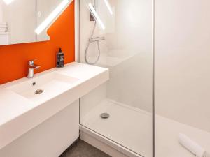 Koupelna v ubytování ibis budget Nancy Porte Sud