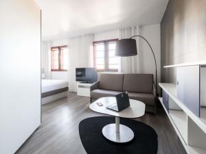 Кровать или кровати в номере Novotel Suites Perpignan Centre