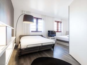 Кровать или кровати в номере Novotel Suites Perpignan Centre