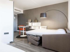 Кровать или кровати в номере Novotel Suites Perpignan Centre