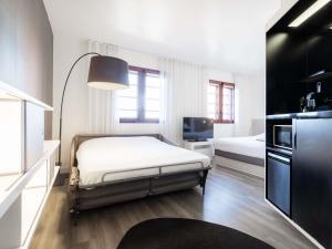 Кровать или кровати в номере Novotel Suites Perpignan Centre