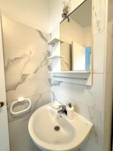 Kúpeľňa v ubytovaní Los Angeles 3 Bed Apartment with Pool