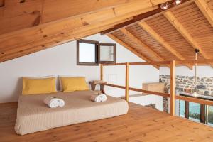 a bedroom with a bed with two towels on it at SeaView Apartment 4 in Psilí Ámmos