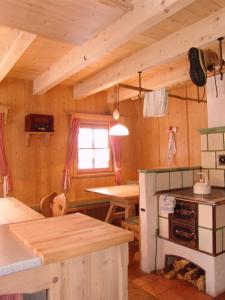 Una cocina o zona de cocina en Schermerhütten