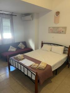 Ένα ή περισσότερα κρεβάτια σε δωμάτιο στο APOSTOLOS APARTMENT