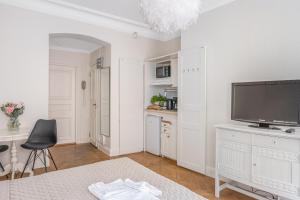 Dapur atau dapur kecil di Unik lägenhet i gamla stan +9 gambar