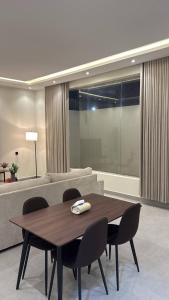 Photo de la galerie de l'établissement شقة أنيقة بصالة وغرفة نوم مع جلسة خارجية, à Abha 4 autres photos