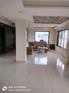 Μια τηλεόραση ή/και κέντρο ψυχαγωγίας στο Hotel Shri Sai Ashwariya inn