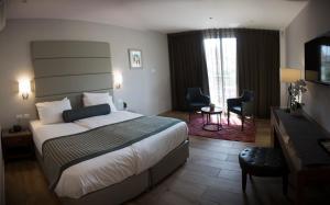 TV a/nebo společenská místnost v ubytování Astoria Galilee Hotel