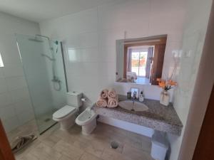 Koupelna v ubytování Extremely Private Villa, Heated Pool & Jacuzzi, Pool Wet Bar, Great Views.