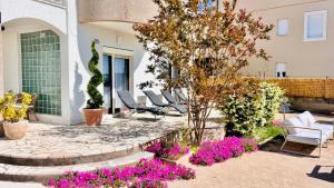 Zahrada ubytování Luxury Beach Apartment w Sunset Sea Views + 36 fotografií