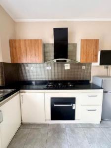 Kuchyň nebo kuchyňský kout v ubytování Daffodil House Lekki Phase 1