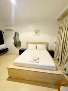 Postel nebo postele na pokoji v ubytování Daffodil House Lekki Phase 1