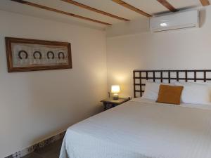 a bedroom with a bed and a lamp on a table at Pé na Terra Terraço in Reguengos de Monsaraz