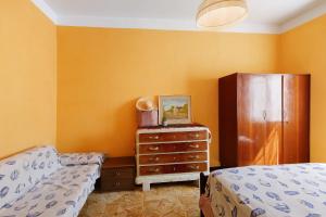 Ένα ή περισσότερα κρεβάτια σε δωμάτιο στο Bouganville vista mare +16 φωτογραφίες