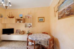 Μια τηλεόραση ή/και κέντρο ψυχαγωγίας στο Bouganville vista mare