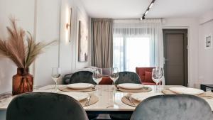 Χώρος καθιστικού στο Windfall Luxury House