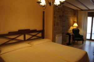 A bed or beds in a room at La Hosteria de Castroviejo