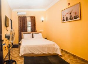 Televiisor ja/või meelelahutuskeskus majutusasutuses Sisco Hotels and suites