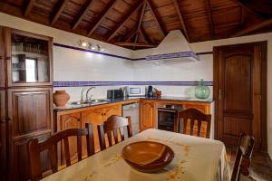 A kitchen or kitchenette at Celeste