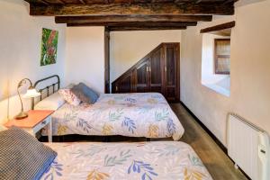 A bed or beds in a room at Celeste