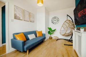 Μια τηλεόραση ή/και κέντρο ψυχαγωγίας στο Blue Serenity Central Oasis Free Parking 10ppl