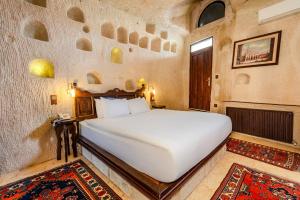 Postel nebo postele na pokoji v ubytování MDC Cave Hotel