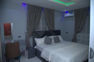 Postel nebo postele na pokoji v ubytování Kingston Luxury Apartments