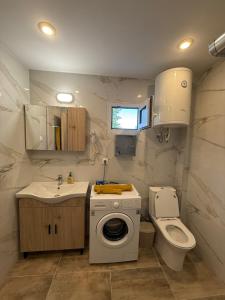 Gallery image of Luxury Apartment - 150m from the sea in Nea Plagia +3 photos