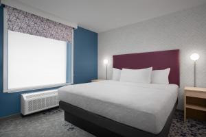Home2 Suites By Hilton Columbus Easton客房内的一张或多张床位