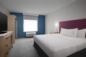 Home2 Suites By Hilton Columbus Easton客房内的一张或多张床位