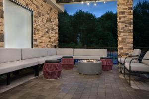 Home2 Suites By Hilton Columbus Easton的休息区