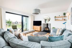 Televiisor ja/või meelelahutuskeskus majutusasutuses Lazy Days BR07 Silverlake Dorset