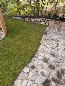 Um jardim no exterior de Chatička u Olšovce, Jedovnice