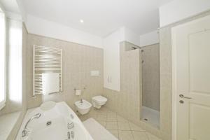 Koupelna v ubytování Villa Vinessa + 17 fotografií