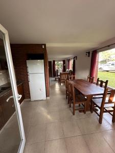 Η κουζίνα ή μικρή κουζίνα στο Cabañas Airiños +5 φωτογραφίες
