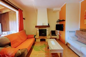 a living room with a couch and a fireplace at Villa Porrua 2 in Porrúa