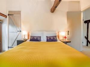 Ένα ή περισσότερα κρεβάτια σε δωμάτιο στο The Cottage Barn