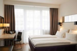 Postel nebo postele na pokoji v ubytování Scandic Berlin Kurfürstendamm
