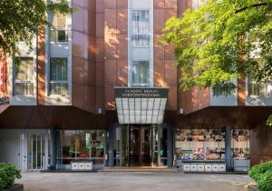 Supermarket nebo jiné obchody v  hotelu nebo okolí