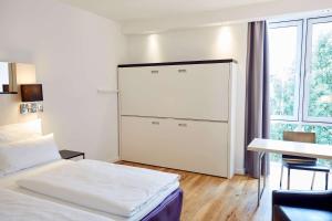 Postel nebo postele na pokoji v ubytování Scandic Berlin Kurfürstendamm